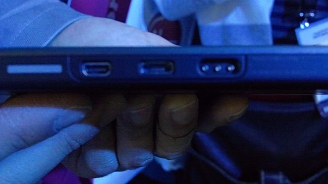 blackberry-playbook-ports-bottom-ces-2011