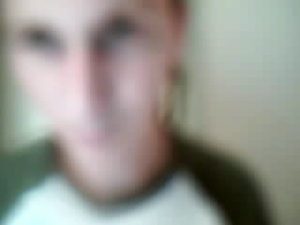 blurry-video-green-parrot