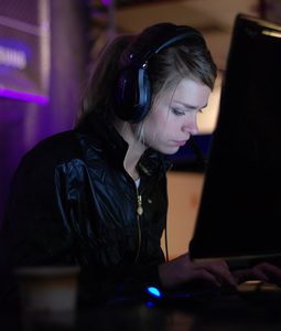 female-online-game-2