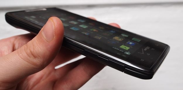 motorola-droid-razr-side