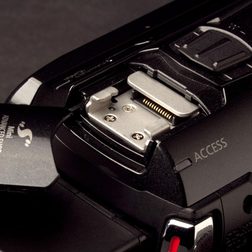 Canon Vixia HFM52 review hot shoe