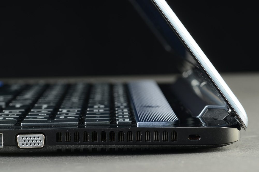Toshiba Satellite S955 review right side
