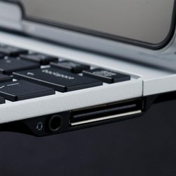 HP Elitebook Revolve side port