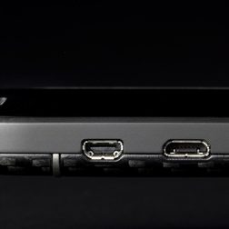 BlackBerry Q10 review side ports