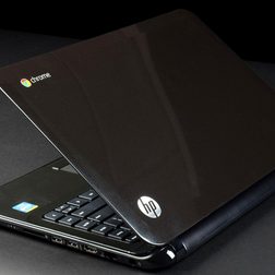 HP Pavillion Chrome review lid open angle