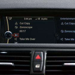 2013 BMW X1 infotainment cd player