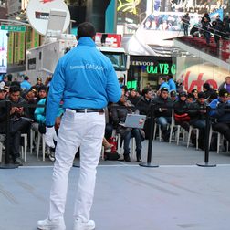 samsungs galaxy still isnt big enough to conquer times square samsung s4 launch outside