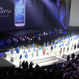 samsungs galaxy still isnt big enough to conquer times square samsung s4 launch theater