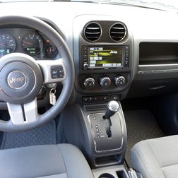 2013 jeep compass interior front 1