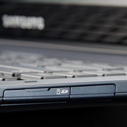 Samsung Ativ Book 5 review SD card slot