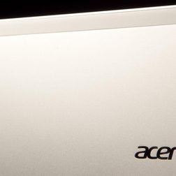 Acer Aspire P3 review back logo