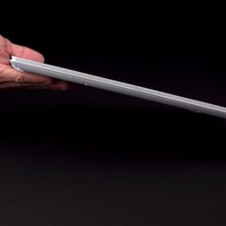 Acer Aspire S7 392 6411 in hand