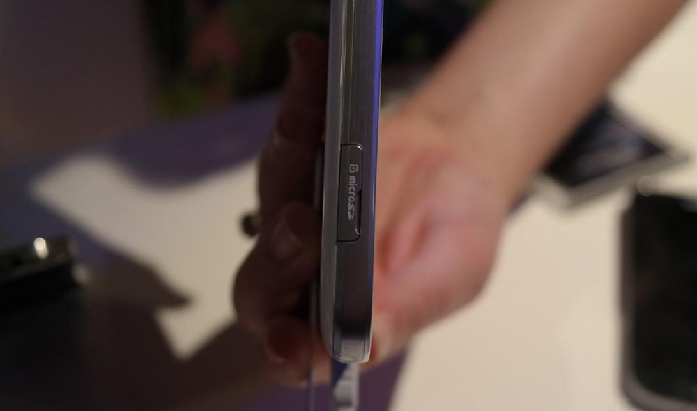 Galaxy Tab 3 7.0 micro SD card slot