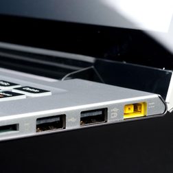 Lenovo ideapad U340 right side ports