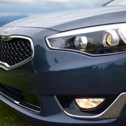 2014 Kia Cadenza exterior front left macro