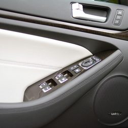 2014 Kia Cadenza interior front driver side door