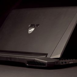 Asus G750JX review back angle open