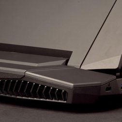 Asus G750JX review back left corner