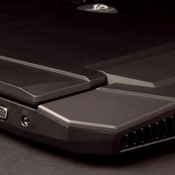 Asus G750JX review back right corner