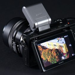 Sony NEX 5T rear LCD