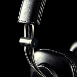 Bowers&Wilkins P7 left hinge