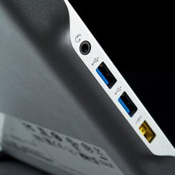 Lenovo-Flex-20-ports-macro