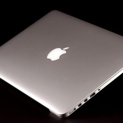 MacBook Pro 13 2013 back angle