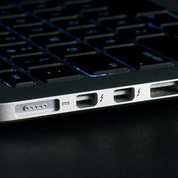 MacBook Pro 13 2013 left ports