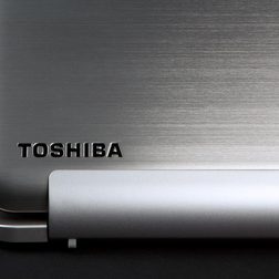 TOSHIBA Satellite Click back corner