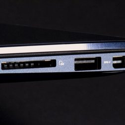 Asus UX301LADH71T Zenbook ports