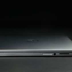 Dell-Inspiron-14-7000-closed-right-side