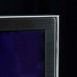 Samsung F9000 654KTV bezeltop2