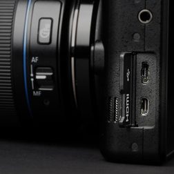 Samsung Galaxy NX HDMI