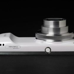 Samsung-Galaxy-S4-Zoom-camera-on
