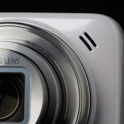 Samsung-Galaxy-S4-Zoom-camera-side-speaker