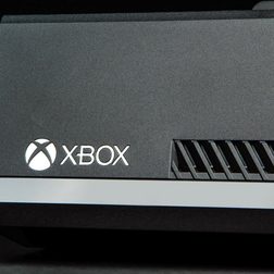microsoft xbox one review macro logo