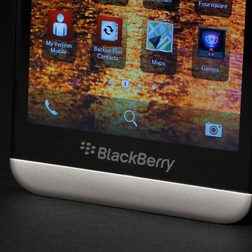 BlackBerry Z30 bottom front macro