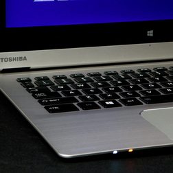 Toshiba Satellite Click 2 Pro P30W BST2N22 keyboard angle