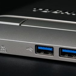 Toshiba Satellite Click 2 Pro P30W BST2N22 usb ports