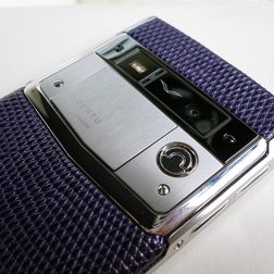 Vertu Signature Touch back top detail
