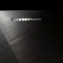 Lenovo IdeaPad Y510p top back badge