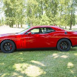 2015-dodge-challenger-hellcat-left-side-1500x1000