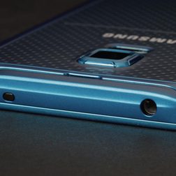 Samsung Galaxy S5 Sport top headphone jack