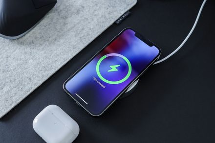 Apple and Google sat for discussions to unlock 50W wireless charging for smartphones