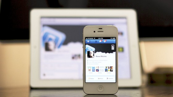 Facebook Adds Timeline to iPhone App
