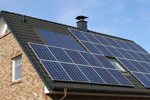 Roof equipped with solar panels