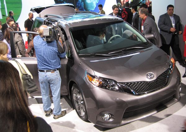 toyota-sienna-exterior