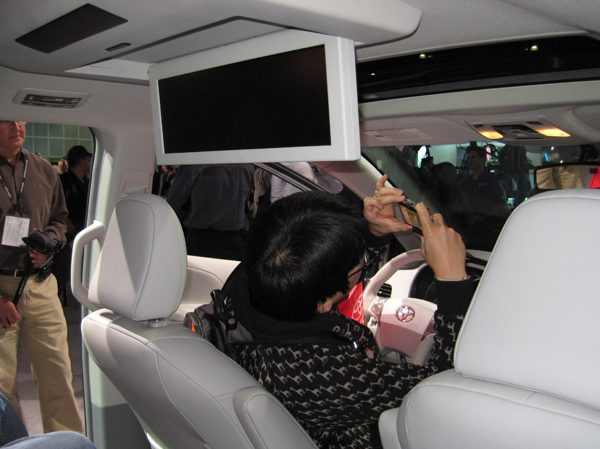 toyota-sienna-screen