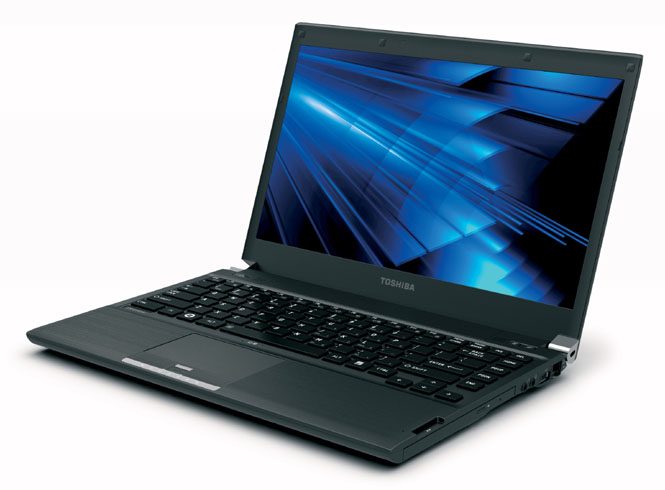 Toshiba Portégé R700: 13-inch Screen, DVD drive, and Three Pounds