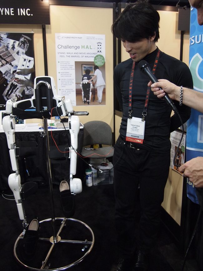 ces-2011-robots-challenge-hal-exoskeleton